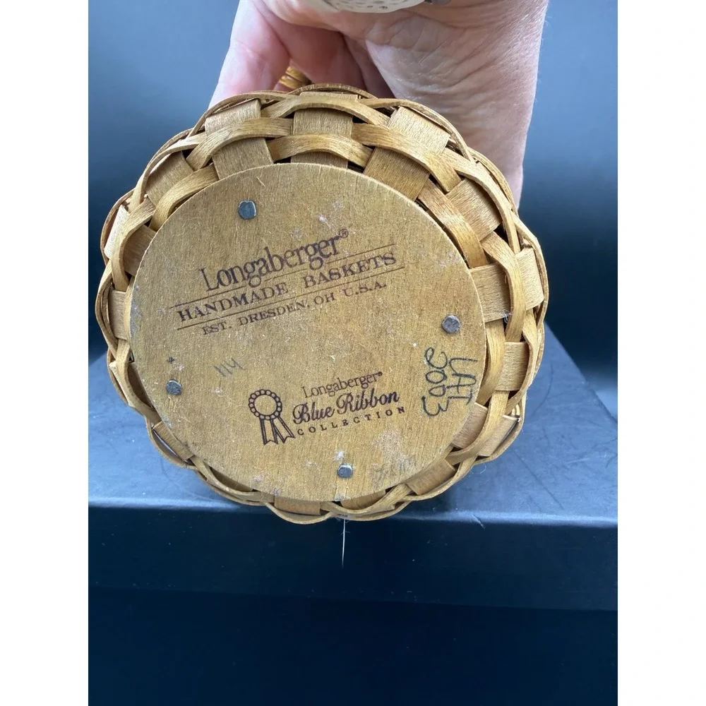 🧺 Longaberger 2003 Blue Ribbon Pride Basket w/ Coin Bank Lid – EUC ✨